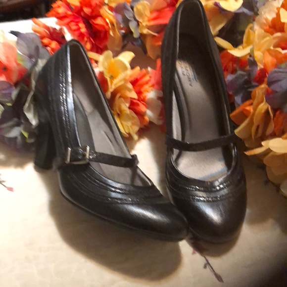 Life Stride Mary Jane style heel size 7.5 memory foam insoles - Picture 1 of 6